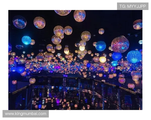 星空足球公园：结合天文元素的创新足球场，营造浪漫星空氛围，激发运动热情